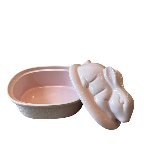 Zrike Brands Easter Bunny Rabbit Lidded Casserole Dish Pink Ceramic NEW - Picture 7 of 13